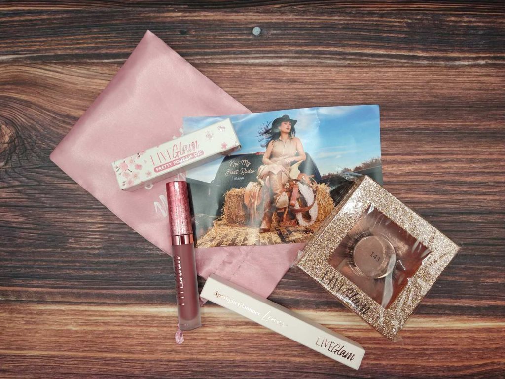 Cowgirl Glam Box - False eyelashes, lipstick, lip gloss and glittery eyeliner